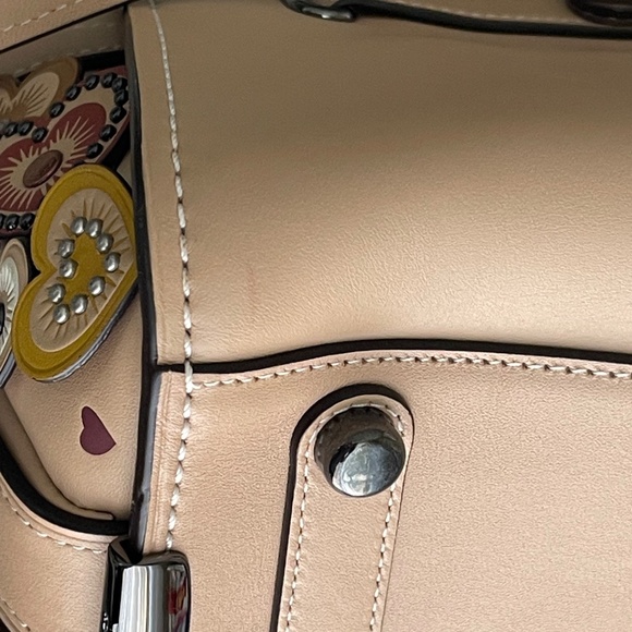 Coach Swagger 27 Leather Satchel Shoulder Bag with Hearts Appliqué In Beechwood - Picture 11 of 15